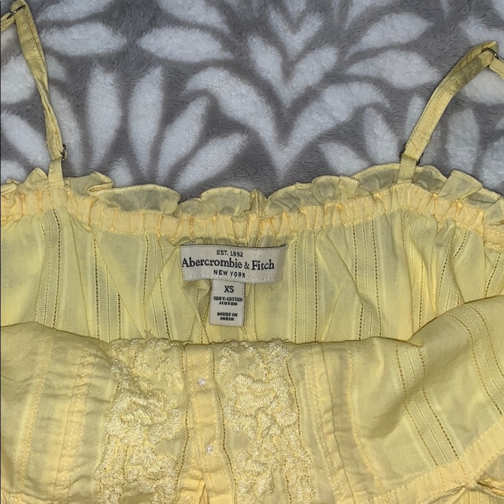 Abercrombie and Fitch yellow tank - Picture 2 of 7